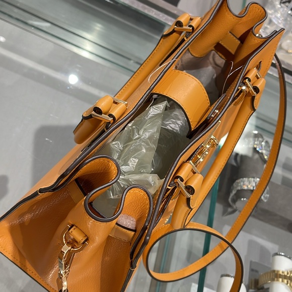 MICHAEL KORS HAMILTON MEDIUM SATCHEL
COLOR: Cider
NWT - Picture 5 of 16